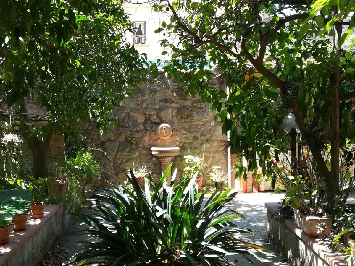 مبيت وإفطار ميتا Villino L'Aranceto Sorrentino المظهر الخارجي الصورة
